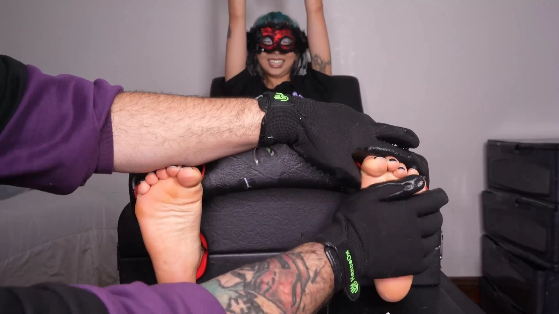 TheTickleRoom – Asian Flowers First Foot Tickle!-Asian, HD, mf, TicklingFeet